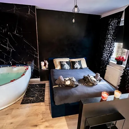 American Express Апартаменты Жешув